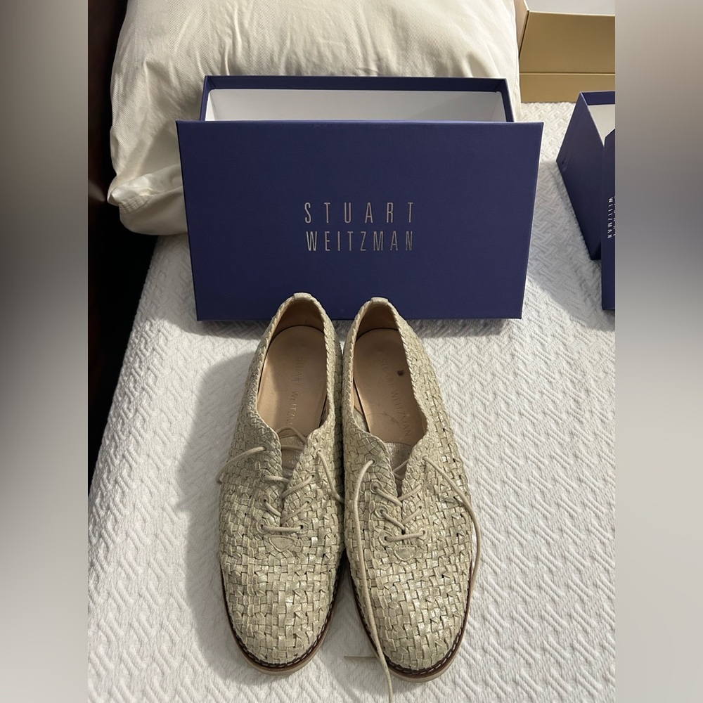 Stuart Weitzman women’s Beige Woven Oxfords